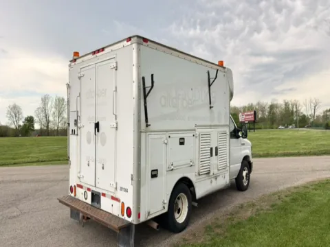More photos of 2011 Ford Econoline Commercial Cutaway E-350 Super Duty 176" DRW at Dayton Work Trucks, OH