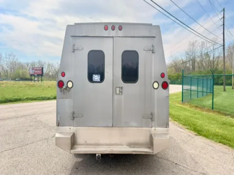 More photos of 2010 GMC Savana Commercial Cutaway RWD 3500 139" WB Work Van at Dayton Work Trucks, OH