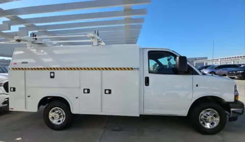 White 2022 Chevrolet Express Commercial Cutaway 3500 Van 139" for sale in Dayton, OH