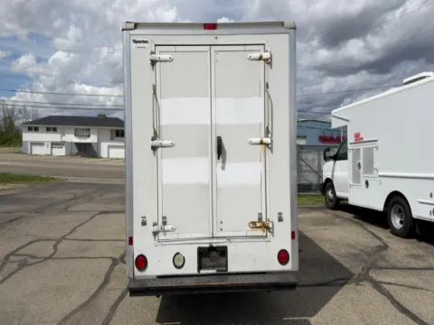 More photos of 2008 Chevrolet Express Commercial Cutaway 139" WB C6Y SRW at Dayton Work Trucks, OH