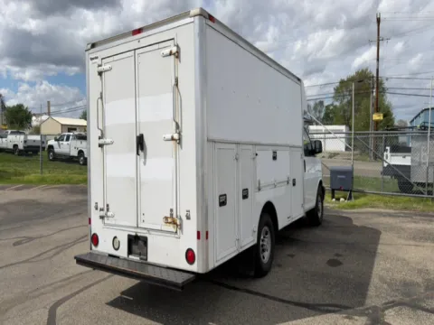 More photos of 2008 Chevrolet Express Commercial Cutaway 139" WB C6Y SRW at Dayton Work Trucks, OH