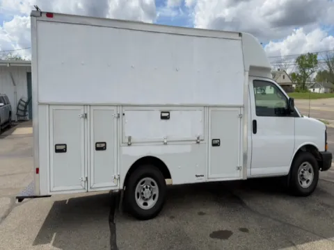 More photos of 2008 Chevrolet Express Commercial Cutaway 139" WB C6Y SRW at Dayton Work Trucks, OH