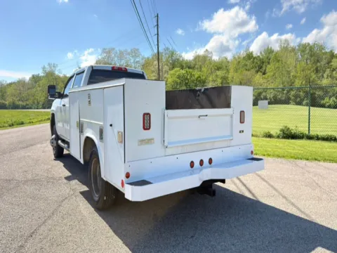 Photos of 2019 Chevrolet Silverado 3500HD CC 4WD Crew Cab 171.5" WB, 59.06" CA WT for sale in Dayton, OH at Dayton Work Trucks