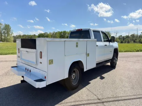 More photos of 2019 Chevrolet Silverado 3500HD CC 4WD Crew Cab 171.5" WB, 59.06" CA WT at Dayton Work Trucks, OH