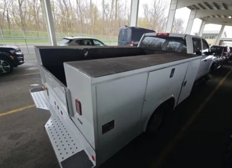 More photos of 2019 Chevrolet Silverado 3500HD CC 4WD Crew Cab 171.5" WB, 59.06" CA WT at Dayton Work Trucks, OH