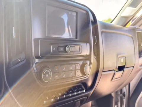More photos of 2019 Chevrolet Silverado 3500HD CC 4WD Crew Cab 171.5" WB, 59.06" CA WT at Dayton Work Trucks, OH