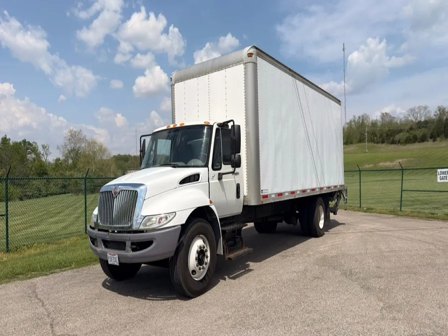 White 2011 International 24 Box Truck Durastar for sale in Dayton, OH