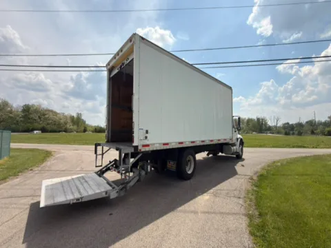 More photos of 2011 International 24 Box Truck Durastar at Dayton Work Trucks, OH