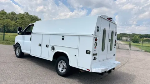 More photos of 2017 Chevrolet Express Commercial Cutaway 3500 Van 139" at Dayton Work Trucks, OH