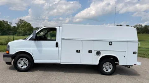 More photos of 2017 Chevrolet Express Commercial Cutaway 3500 Van 139" at Dayton Work Trucks, OH