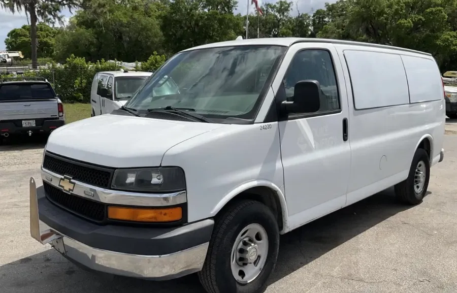 2016 Chevrolet Express 3500 Work Van HD's photo