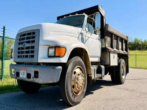 White 1998 Ford F700 139" WB C7L DRW for sale in Dayton, OH