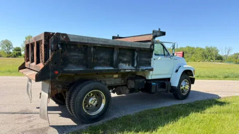 More photos of 1998 Ford F700 139" WB C7L DRW at Dayton Work Trucks, OH