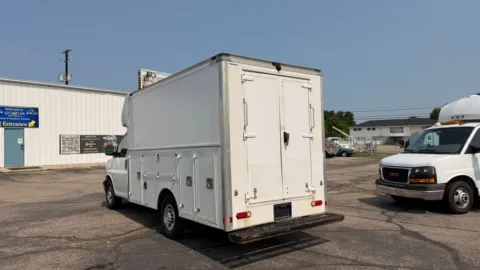 More photos of 2016 GMC Savana Commercial Cutaway 3500 Van 139" at Dayton Work Trucks, OH