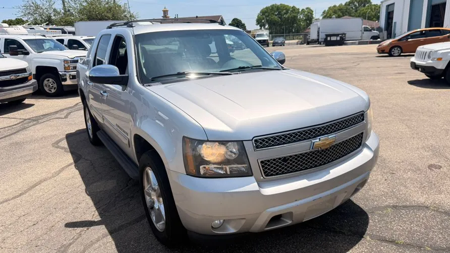 2011 Chevrolet Avalanche 2WD Avalanche LS's photo