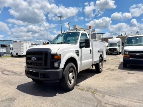 White 2008 Ford Super Duty F-350 SRW 2WD Reg Cab 137" XL for sale in Dayton, OH