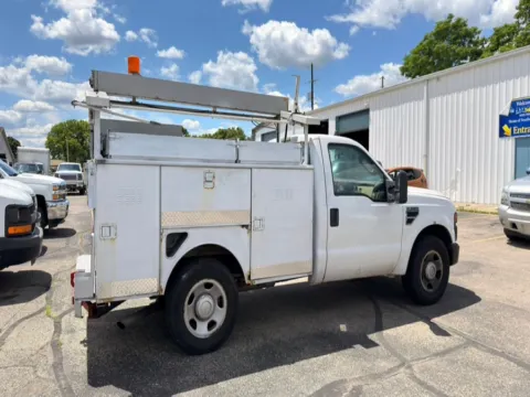 More photos of 2008 Ford Super Duty F-350 SRW 2WD Reg Cab 137" XL at Dayton Work Trucks, OH