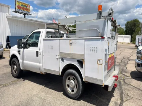 Another view of 2008 Ford Super Duty F-350 SRW 2WD Reg Cab 137" XL for sale in Dayton, OH at Dayton Work Trucks