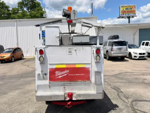 More photos of 2008 Ford Super Duty F-350 SRW 2WD Reg Cab 137" XL at Dayton Work Trucks, OH