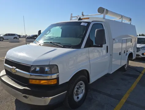 White 2018 Chevrolet Express Commercial Cutaway 3500 Van 139" for sale in Dayton, OH