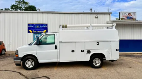 White 2018 Chevrolet Express Commercial Cutaway 3500 Van 139" for sale in Dayton, OH