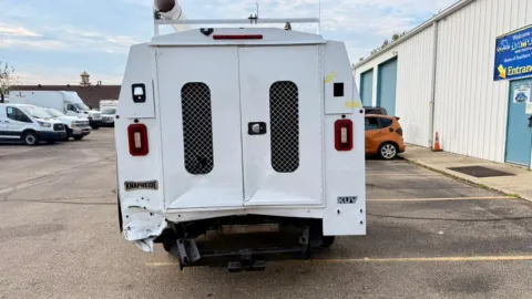 More photos of 2018 Chevrolet Express Commercial Cutaway 3500 Van 139" at Dayton Work Trucks, OH