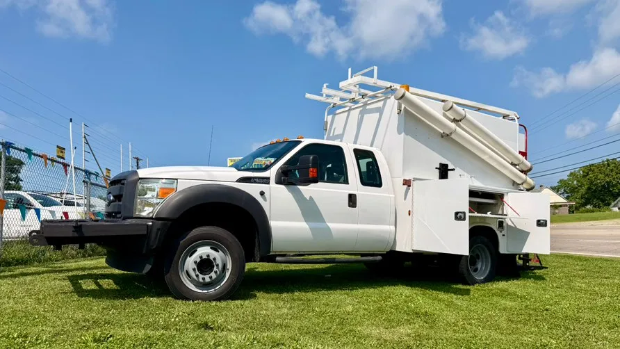 White 2016 Ford Super Duty F-550 DRW 2WD SuperCab 162" WB 60" CA XLT for sale in Dayton, OH