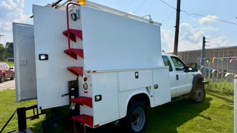 More photos of 2016 Ford Super Duty F-550 DRW 2WD SuperCab 162" WB 60" CA XLT at Dayton Work Trucks, OH