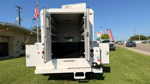More photos of 2015 Ford Super Duty F-550 DRW 2WD Reg Cab 165" WB 84" CA XL at Dayton Work Trucks, OH