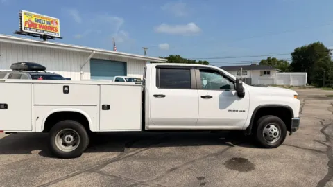 More photos of 2021 Chevrolet Silverado 3500 HD CC 2WD Crew Cab 177" WB, 60" CA Work Truck at Dayton Work Trucks, OH
