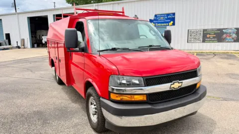 More photos of 2018 Chevrolet Express Commercial Cutaway 3500 Van 139" at Dayton Work Trucks, OH