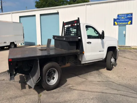 More photos of 2017 Chevrolet Silverado 3500HD 2WD Reg Cab 137.5" WB, 59.06" CA WT at Dayton Work Trucks, OH