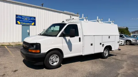 White 2017 Chevrolet Express Commercial Cutaway 3500 Van 139" for sale in Dayton, OH