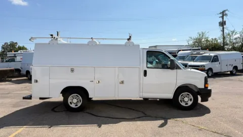 More photos of 2017 Chevrolet Express Commercial Cutaway 3500 Van 139" at Dayton Work Trucks, OH