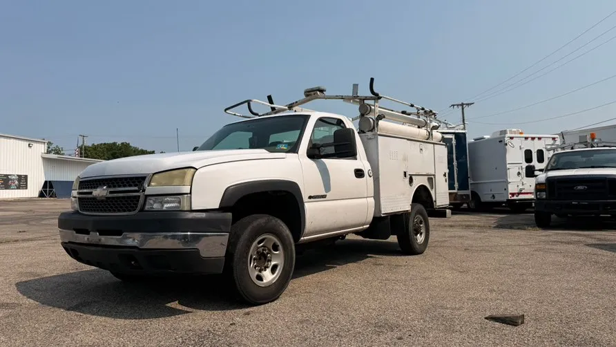 White 2005 Chevrolet Silverado 2500 HD Reg Cab 133" WB Work Truck for sale in Dayton, OH