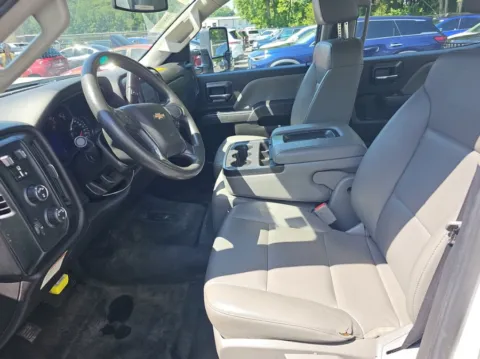 More photos of 2018 Chevrolet Silverado 3500HD 4WD Crew Cab 171.5" WB, 59.06" CA WT at Dayton Work Trucks, OH