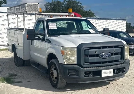 White 2013 Ford Super Duty F-350 DRW 2WD Reg Cab 141" WB 60" CA XLT for sale in Dayton, OH
