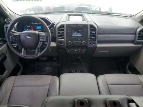 More photos of 2017 Ford Super Duty F-350 DRW XLT 2WD Crew Cab 179" WB 60" CA at Dayton Work Trucks, OH