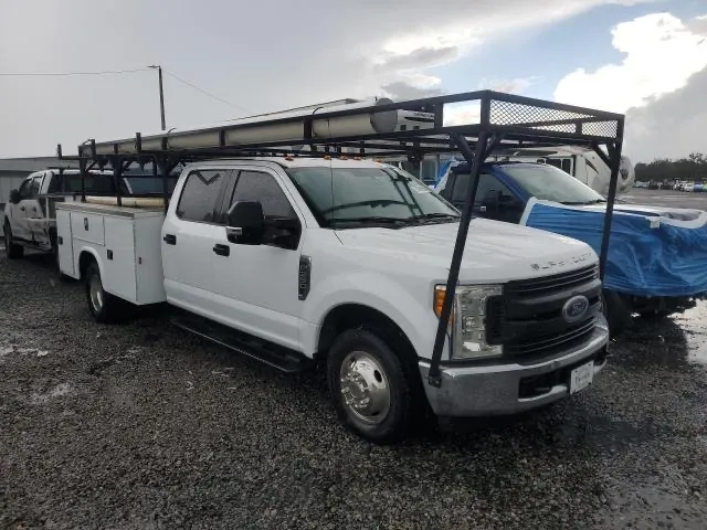 White 2017 Ford Super Duty F-350 DRW XLT 2WD Crew Cab 179" WB 60" CA for sale in Dayton, OH