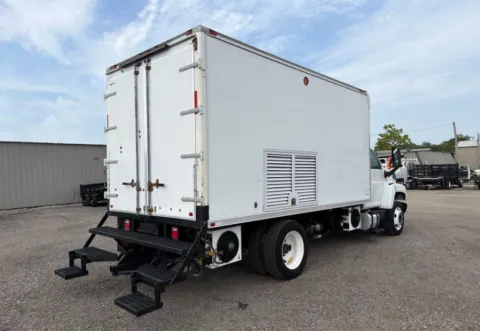 More photos of 2006 GMC TC6500 Regular Cab at Dayton Work Trucks, OH