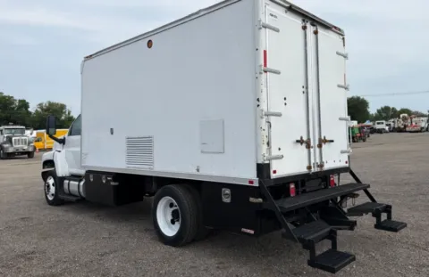 More photos of 2006 GMC TC6500 Regular Cab at Dayton Work Trucks, OH