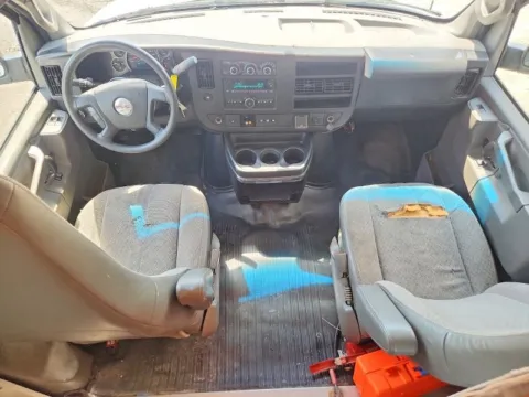 More photos of 2018 GMC Savana Commercial Cutaway 3500 Van 139" at Dayton Work Trucks, OH