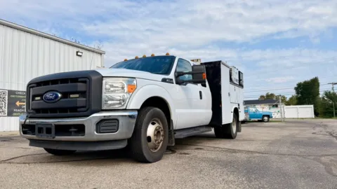White 2015 Ford Super Duty F-350 DRW 2WD SuperCab 162" WB 60" CA XLT for sale in Dayton, OH