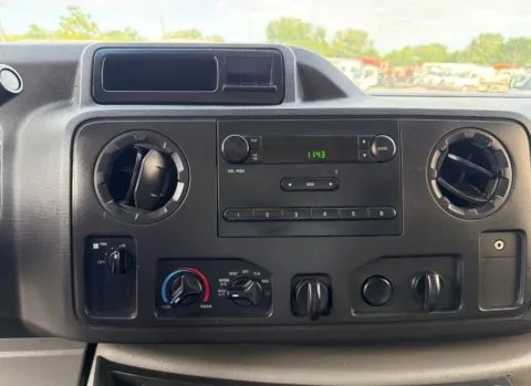 More photos of 2014 Ford Econoline Commercial Cutaway E-450 Super Duty 158" DRW at Dayton Work Trucks, OH