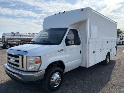 White 2014 Ford Econoline Commercial Cutaway E-450 Super Duty 158" DRW for sale in Dayton, OH