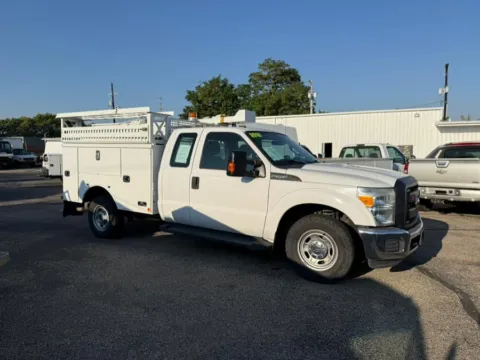 More photos of 2016 Ford Super Duty F-350 SRW 2WD SuperCab 142" XLT at Dayton Work Trucks, OH