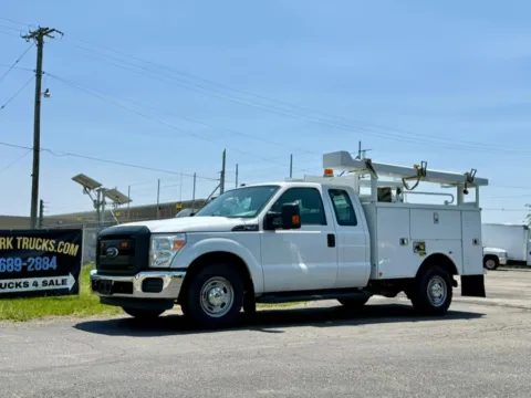 White 2016 Ford Super Duty F-350 SRW 2WD SuperCab 142" XLT for sale in Dayton, OH