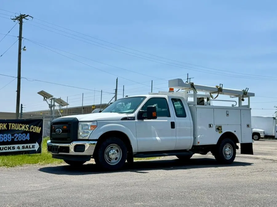 White 2016 Ford Super Duty F-350 SRW 2WD SuperCab 142" XLT for sale in Dayton, OH