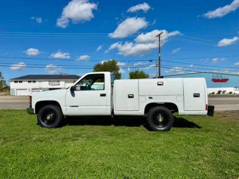Photos of 2000 Chevrolet C/K 2500 Reg Cab 131.5" WB for sale in Dayton, OH at Dayton Work Trucks