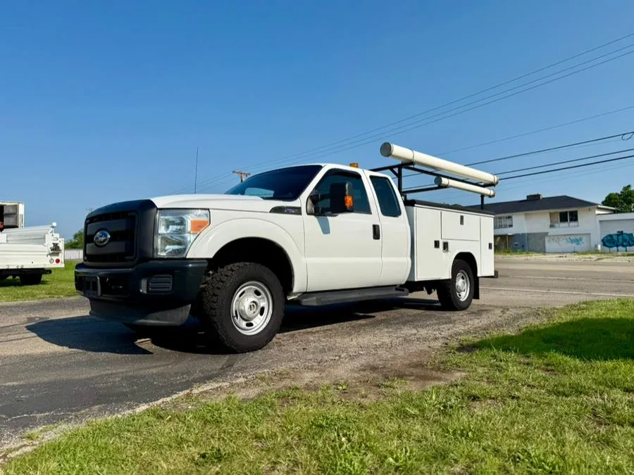 White 2011 Ford Super Duty F-250 SRW 4WD SuperCab 142" XLT for sale in Dayton, OH